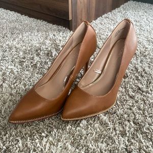 BCBGeneration Tan Heels with Gold Detailing, size 7.5.